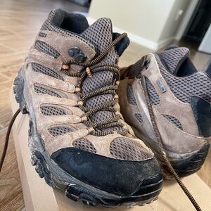 Merrell Men's Tan and Black Athletic Shoes